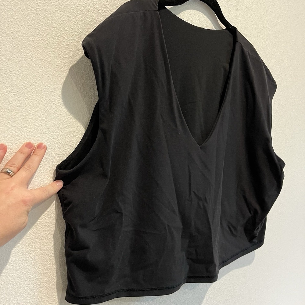 Athleta Black V-Neck Cropped Active Tank - Picture 2 of 12